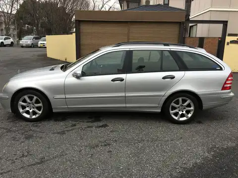 カタログ画像：Ｃクラスステーションワゴン （C-CLASS STATIONWAGON） Ｃ１８０コンプレッサー ステーションワゴン 2005年8月 DBA-203246 1800cc キューバナイトシルバー（Ｍ）orイリジウムシルバー（Ｍ） 燃費11.4km / l 外装