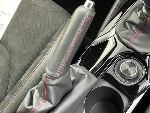 カタログ画像：ＧＲカローラ （GR COROLLA） ＲＺ 2022年12月 4BA-GZEA14H 1600cc プレシャスブラックパール 燃費12.4km / l 内装