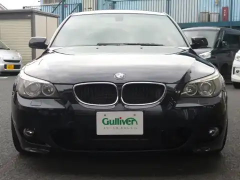 カタログ画像：５シリーズ （5 SERIES） ５２５ｉ Ｍスポーツパッケージ 2004年11月 GH-NA25 2500cc カーボン・ブラック（メタリック・カラー） 燃費8.8km / l フロント