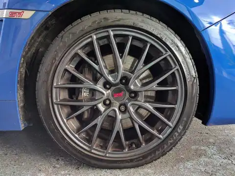 カタログ画像：ＷＲＸ ＳＴＩ （WRX STI） ＳＴＩ 2015年6月 CBA-VAB 2000cc ＷＲブルー・パール 燃費9.4km / l タイヤ