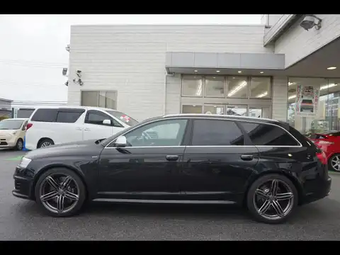 カタログ画像：ＲＳ６アバント （RS6 AVANT） プラススポーツ 2010年6月 ABA-4FBUHS 5000cc ファントムブラックパールエフェクト 外装