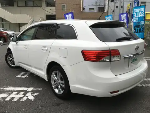 カタログ画像：アベンシスワゴン （AVEVSIS WAGON） Ｘｉ 2014年4月 DBA-ZRT272W 2000cc スーパーホワイトⅡ 燃費13.6km / l バック