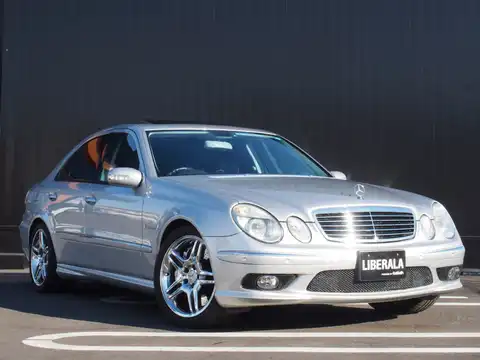 カタログ画像：Ｅクラス （E-CLASS） Ｅ５５ ＡＭＧ 2004年7月 GH-211076 5500cc ブリリアントシルバー（Ｍ） 燃費6.4km / l メイン（その他）