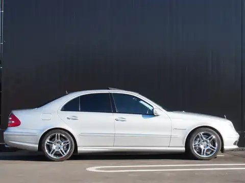 カタログ画像：Ｅクラス （E-CLASS） Ｅ５５ ＡＭＧ 2004年7月 GH-211076 5500cc ブリリアントシルバー（Ｍ） 燃費6.4km / l 外装