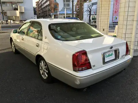 カタログ画像：クラウンマジェスタ （CROWN MAJESTA） ４．０Ｃタイプ 2001年8月 TA-UZS171 4000cc ホワイトパールクリスタルシャイントーニングＧ 燃費8.8km / l バック