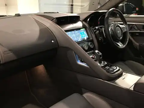 カタログ画像：Ｆタイプ （F-TYPE） チェッカーフラッグ・エディション ＡＷＤクーペ 2019年7月 CBA-J608A 3000cc カルパチアングレイ（プレミアムメタリック） 燃費10.0km / l 内装