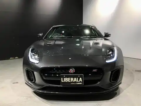 カタログ画像：Ｆタイプ （F-TYPE） チェッカーフラッグ・エディション ＡＷＤクーペ 2019年7月 CBA-J608A 3000cc カルパチアングレイ（プレミアムメタリック） 燃費10.0km / l フロント