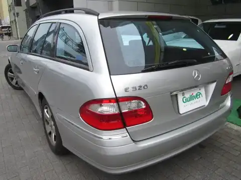 カタログ画像：Ｅクラスステーションワゴン （E-CLASS STATIONWAGON） Ｅ３２０ ４マチック ステーションワゴン アバンギャルド 2003年11月 GH-211282 3200cc ブリリアントシルバー（Ｍ） 燃費8.3km / l バック