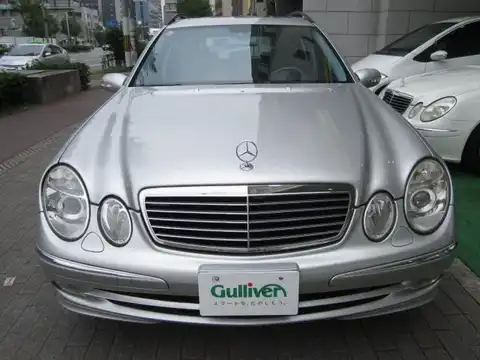 カタログ画像：Ｅクラスステーションワゴン （E-CLASS STATIONWAGON） Ｅ３２０ ４マチック ステーションワゴン アバンギャルド 2004年7月 GH-211282 3200cc ブリリアントシルバー（Ｍ） 燃費8.3km / l フロント