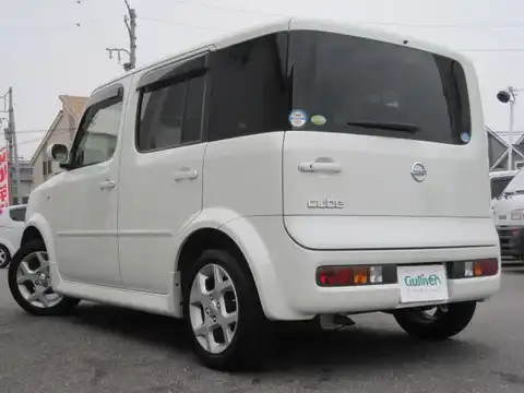 カタログ画像：キューブ （CUBE） アジャクティブ 2004年8月 UA-BZ11 1400cc ホワイトパール（３Ｐ） 燃費16.4km / l バック