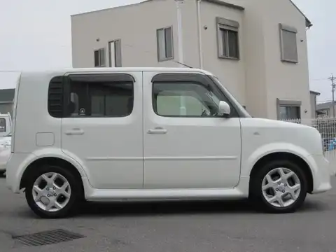 カタログ画像：キューブ （CUBE） アジャクティブ 2004年8月 UA-BZ11 1400cc ホワイトパール（３Ｐ） 燃費16.4km / l 外装