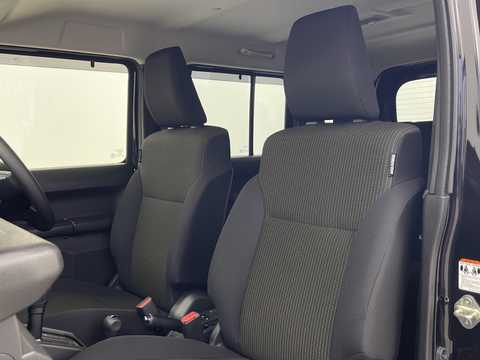 カタログ画像：ジムニーノマド （JIMNY NOMADE） ＦＣ 2025年4月 3BA-JC74W 1500cc ブルーイッシュブラックパール4 燃費13.6km / l フロント