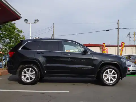 カタログ画像：ジープ・グランドチェロキー （JEEP GRAND CHEROKEE） アルティテュード 2013年3月 ABA-WK36A 3600cc ブリリアントブラッククリスタルパールコート 燃費7.8km / l 外装