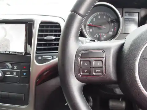 カタログ画像：ジープ・グランドチェロキー （JEEP GRAND CHEROKEE） アルティテュード 2013年3月 ABA-WK36A 3600cc ブリリアントブラッククリスタルパールコート 燃費7.8km / l 内装