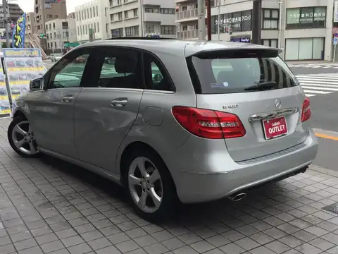 カタログ画像：Ｂクラス （B-CLASS） Ｂ１８０ スポーツ 2014年4月 DBA-246242 1600cc ポーラーシルバー（Ｍ） 燃費16.0km / l バック