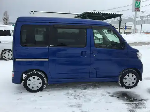 カタログ画像：アトレーワゴン （ATRAI WAGON） カスタムターボＲ 2014年4月 ABA-S321G 660cc ブルーマイカメタリック 燃費15.2km / l 外装