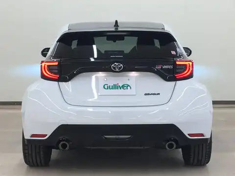 カタログ画像：ＧＲヤリス （GR YARIS） ＲＺ 2020年9月 4BA-GXPA16 1600cc スーパーホワイトⅡ 燃費13.6km / l バック