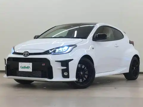 カタログ画像：ＧＲヤリス （GR YARIS） ＲＺ 2020年9月 4BA-GXPA16 1600cc スーパーホワイトⅡ 燃費13.6km / l フロント