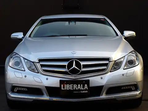 カタログ画像：Ｅクラス （E-CLASS） Ｅ３５０ クーペ 2009年7月 DBA-207356 3500cc パラジウムシルバー（Ｍ）orイリジウムシルバー（Ｍ） 燃費9.1km / l フロント