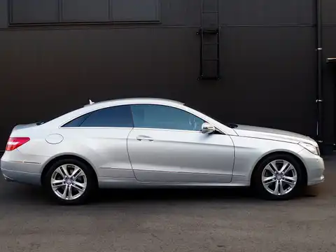 カタログ画像：Ｅクラス （E-CLASS） Ｅ３５０ クーペ 2009年7月 DBA-207356 3500cc パラジウムシルバー（Ｍ）orイリジウムシルバー（Ｍ） 燃費9.1km / l 外装