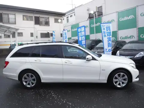 カタログ画像：Ｃクラスステーションワゴン （C-CLASS STATIONWAGON） Ｃ２００ ブルーエフィシェンシー ステーションワゴン 2011年5月 DBA-204248 1800cc カルサイトホワイト（Ｓ） 燃費11.8km / l 外装