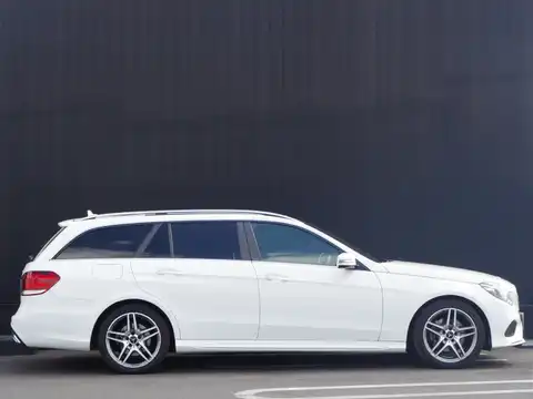 カタログ画像：Ｅクラスステーションワゴン （E-CLASS STATIONWAGON） Ｅ２２０ブルーテック ステーションワゴン アバンギャルド 2015年3月 LDA-212201C 2200cc ポーラーホワイト（Ｓ） 燃費18.3km / l 外装