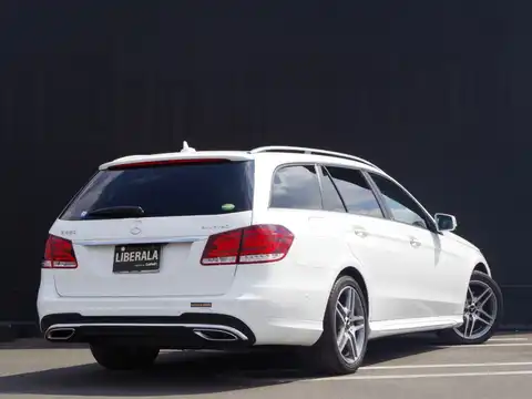 カタログ画像：Ｅクラスステーションワゴン （E-CLASS STATIONWAGON） Ｅ２２０ブルーテック ステーションワゴン アバンギャルド 2015年3月 LDA-212201C 2200cc ポーラーホワイト（Ｓ） 燃費18.3km / l バック