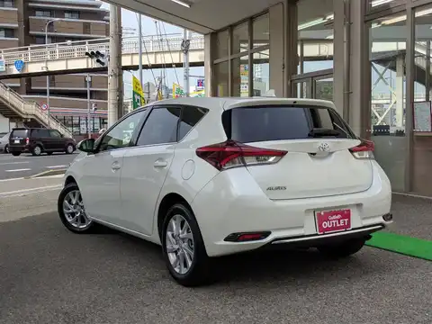 カタログ画像：オーリス （AURIS） １５０Ｘ Ｓパッケージ 2015年4月 DBA-NZE181H 1500cc ホワイトパールクリスタルシャイン 燃費18.2km / l バック