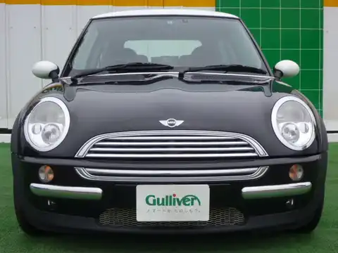 カタログ画像：ＭＩＮＩ （MINI） クーパー 2004年4月 GH-RA16 1600cc ブラック 燃費14.4km / l フロント