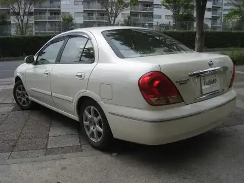 カタログ画像：ブルーバードシルフィ （BLUEBIRD SYLPHY） １８Ｖｉ ７０ｔｈ 2003年5月 UA-QG10 1800cc ホワイトパール（３Ｐ） 燃費16.0km / l バック