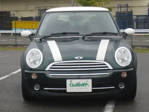 カタログ画像：ＭＩＮＩ （MINI） クーパー 2005年9月 GH-RA16 1600cc ブリティッシュ・レーシング・グリーン（メタリック） 燃費13.4km / l フロント