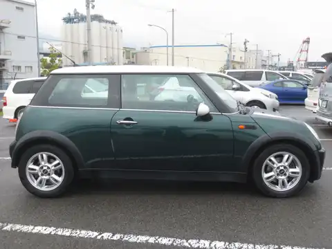 カタログ画像：ＭＩＮＩ （MINI） クーパー 2005年9月 GH-RA16 1600cc ブリティッシュ・レーシング・グリーン（メタリック） 燃費13.4km / l 外装