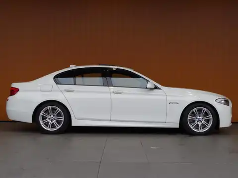 カタログ画像：５シリーズ （5 SERIES） ５２８ｉ Ｍスポーツパッケージ 2011年11月 DBA-XG28 2000cc 燃費13.6km / l 外装