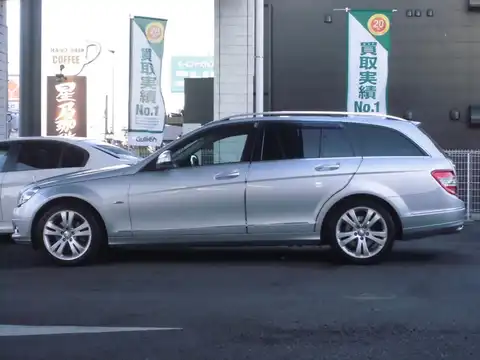 カタログ画像：Ｃクラスステーションワゴン （C-CLASS STATIONWAGON） Ｃ２５０ ＣＧＩブルーエフィシェンシー ステーションワゴン アバンギャルド 2010年8月 DBA-204247 1800cc テノライトグレーorパラジウムシルバー 燃費11.0km / l 外装