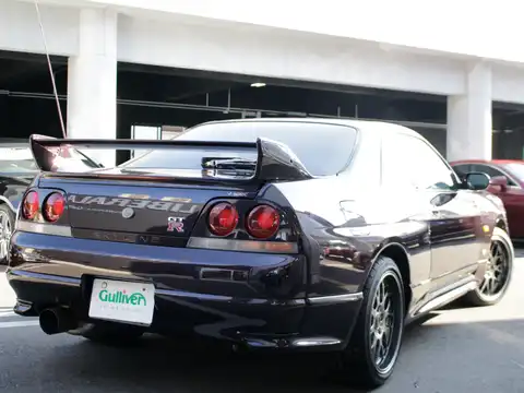 カタログ画像：スカイライン （SKYLINE） ＧＴ－Ｒ Ｖスペック 1995年1月 E-BCNR33 2600cc ミッドナイトパープル（Ｐ） 燃費8.1km / l バック