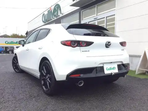 カタログ画像：ＭＡＺＤＡ３ファストバック （MAZDA3 FASTBACK） Ｘ Ｌパッケージ 2019年12月 3AA-BPEP 2000cc スノーフレイクホワイトパールマイカ 燃費16.8km / l バック