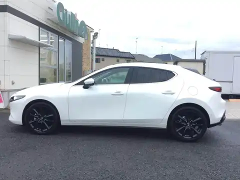 カタログ画像：ＭＡＺＤＡ３ファストバック （MAZDA3 FASTBACK） Ｘ Ｌパッケージ 2019年12月 3AA-BPEP 2000cc スノーフレイクホワイトパールマイカ 燃費16.8km / l 外装