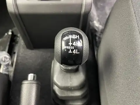 カタログ画像：ジムニーノマド （JIMNY NOMADE） ＦＣ 2025年4月 3BA-JC74W 1500cc ブルーイッシュブラックパール4 燃費13.6km / l 内装