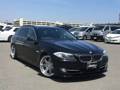 カタログ画像：５シリーズ （5 SERIES） ５２３ｉツーリング ハイラインパッケージ 2011年10月 DBA-XL20 2000cc 燃費13.8km / l メイン（その他）