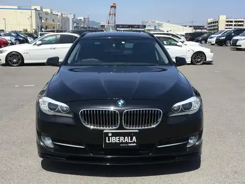 カタログ画像：５シリーズ （5 SERIES） ５２３ｉツーリング ハイラインパッケージ 2011年10月 DBA-XL20 2000cc 燃費13.8km / l フロント