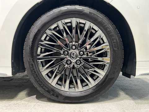 カタログ画像：ＬＭ （LM） ＬＭ５００ｈ バージョンＬ 2025年8月 5AA-TAWH15W 2400cc ソニッククォーツ 燃費13.8km / l タイヤ