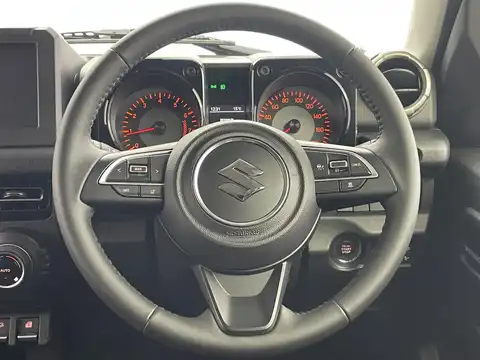 カタログ画像：ジムニーノマド （JIMNY NOMADE） ＦＣ 2025年4月 3BA-JC74W 1500cc シフォンアイボリーメタリック2ブラック2トーンルーフ 燃費13.6km / l 内装