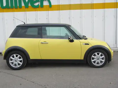 カタログ画像：ＭＩＮＩ （MINI） クーパー 2004年4月 GH-RA16 1600cc リキッド・イエロー 燃費14.4km / l 外装