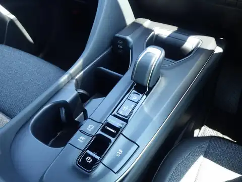 カタログ画像：クラウンクロスオーバー （CROWN CROSSOVER） ＲＳアドバンスド・ザ リミテッド－マットメタル 2023年12月 5AA-TZSH35 2400cc 燃費15.7km / l 内装