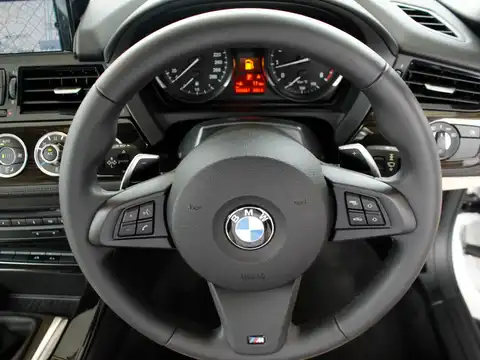 カタログ画像：Ｚ４ （Z4） ｓＤｒｉｖｅ２０ｉ Ｍスポーツパッケージ 2011年10月 DBA-LL20 2000cc 燃費13.4km / l 内装