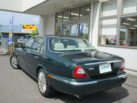 カタログ画像：ＸＪ （XJ） ＸＪ８ ３．５ 2006年1月 CBA-J72RB 3500cc ブリティッシュレーシンググリーン 燃費7.3km / l バック