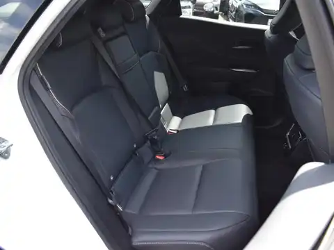 カタログ画像：クラウンスポーツ （CROWN SPORT） Ｚ 2025年7月 6AA-AZSH36W 2500cc プレシャスホワイトパールorブラック×プレシャスホワイトパール 燃費21.3km / l 内装