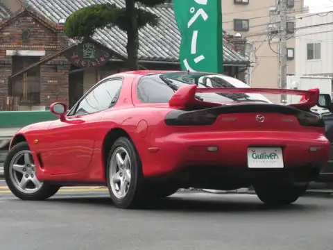 カタログ画像：ＲＸ－７ （RX-7） タイプＲバサースト 2001年12月 GF-FD3S 1400cc ヴィンテージレッド 燃費8.1km / l バック