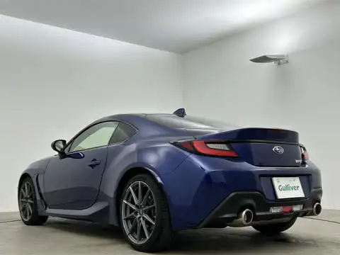 カタログ画像：ＢＲＺ （BRZ） Ｒ 2024年7月 3BA-ZD8 2400cc ＷＲブルー・パールorサファイアブルー・パール 燃費11.8km / l バック