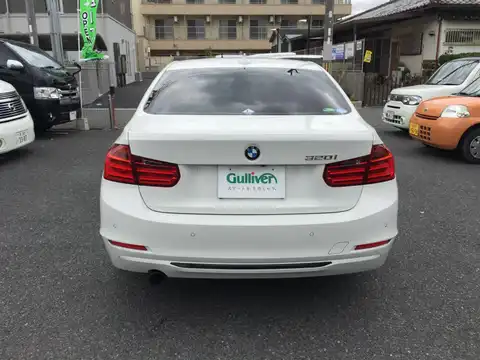 カタログ画像：３シリーズ （3 SERIES） ３２０ｉ スポーツ 2014年8月 DBA-3B20 2000cc アルピン・ホワイトⅢ 燃費16.4km / l バック